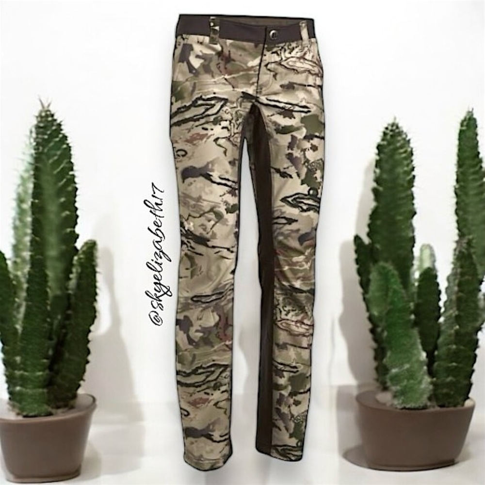 UNDER ARMOUR Women’s Hardwoods STR Forest All Season Camouflage Print Pants, 8